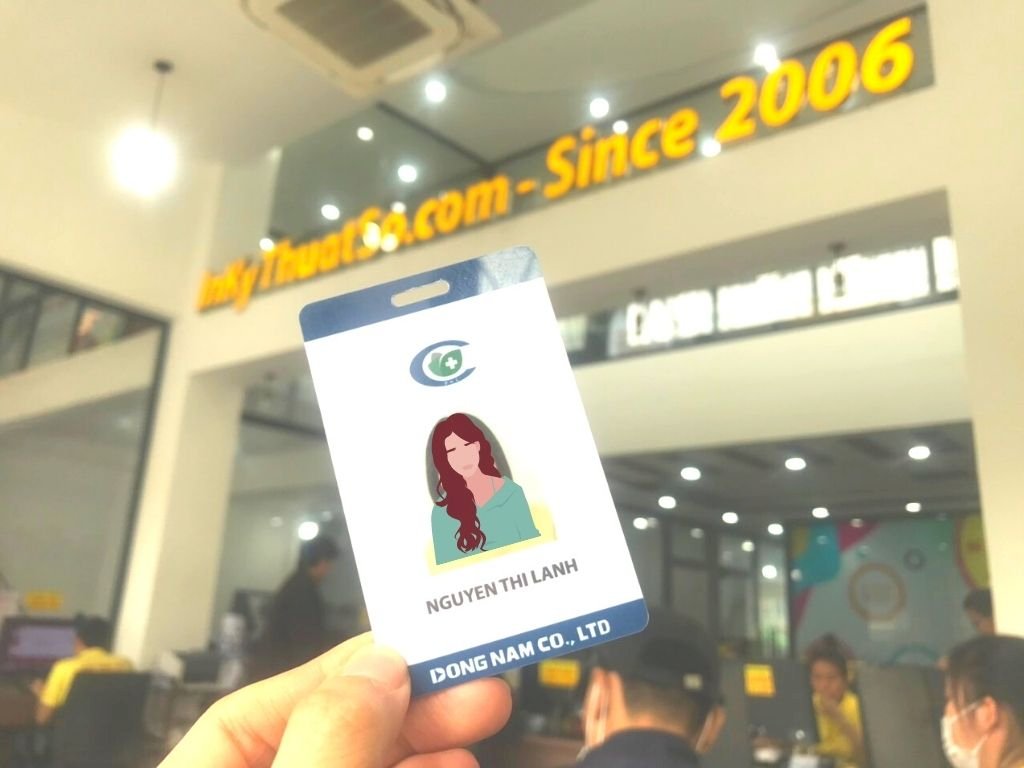 In thẻ nhựa chấm công nhân viên công ty