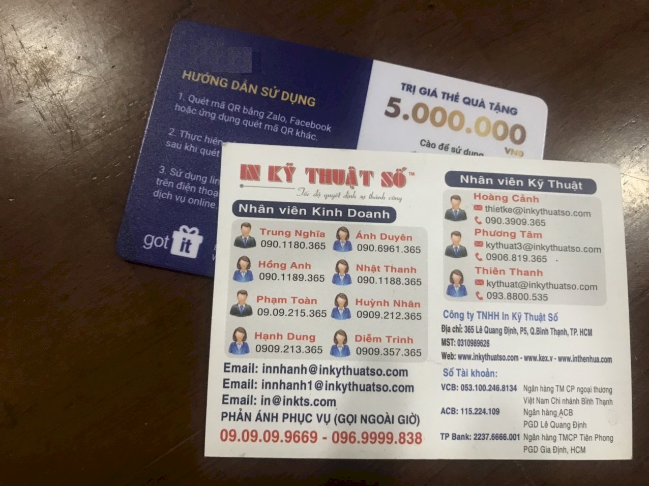 In thẻ ngân hàng: quà tặng, thẻ nhân viên, ra vào tòa nhà ngân hàng