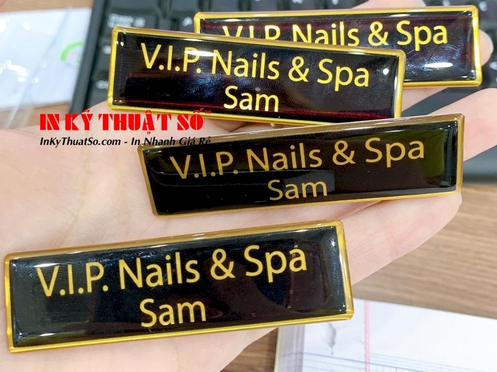 Đặt làm bảng tên nhân viên nam châm - bảng tên nhân viên Spa, Nails