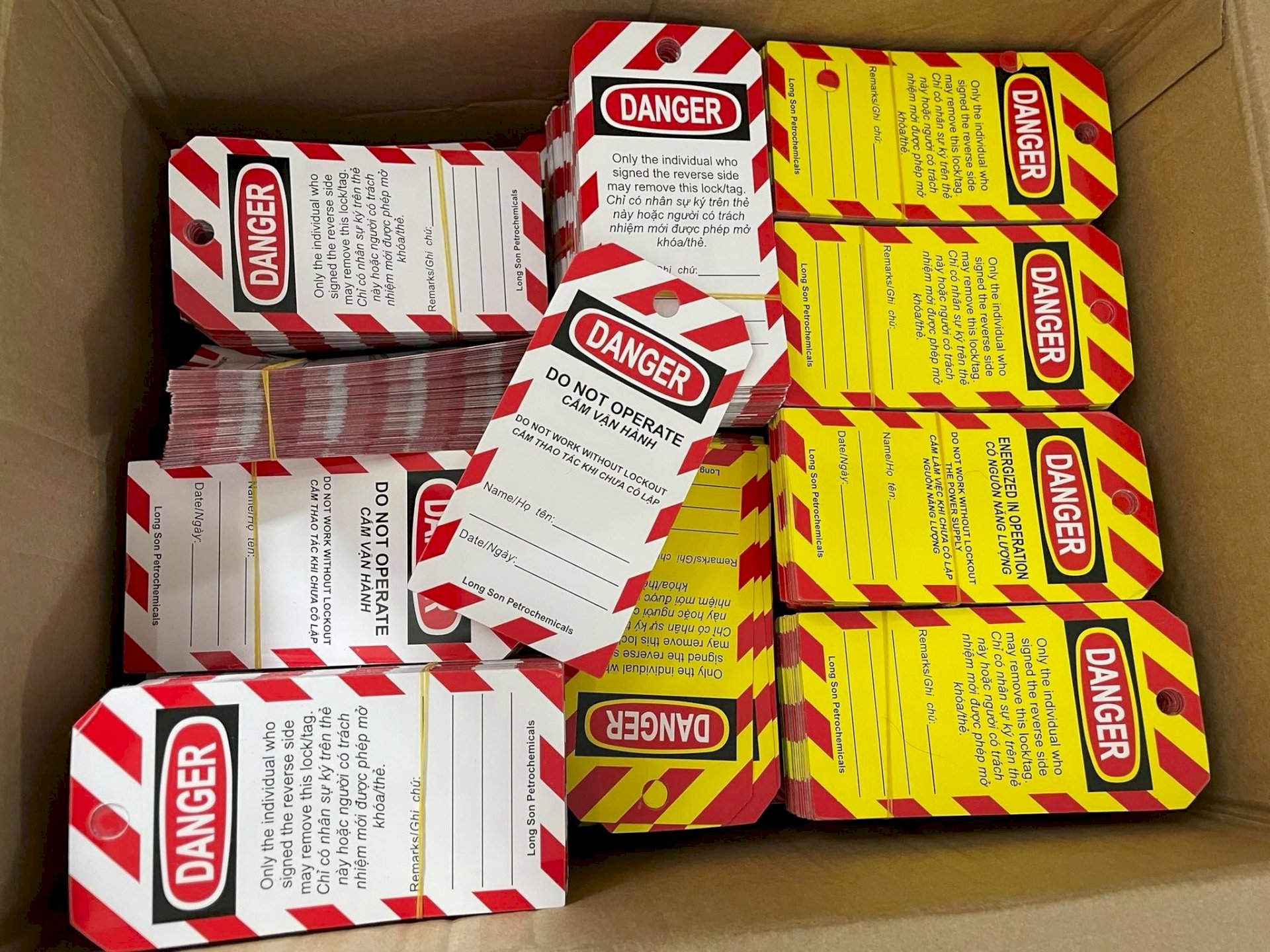 In thẻ bài theo yêu cầu - Nhà in thẻ bài nhựa, giấy treo sản phẩm, ghi tên, ghi note, gắn giá