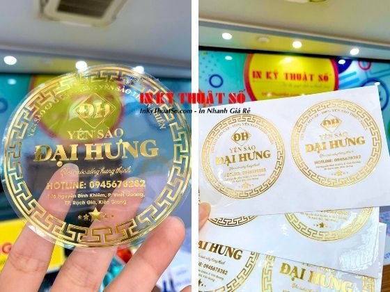 In UV decal trong chất lượng cao dùng làm ứng dụng in xuôi hoặc in ngược để dán mặt sau vật liệu trong suốt như kính, mica trong,...