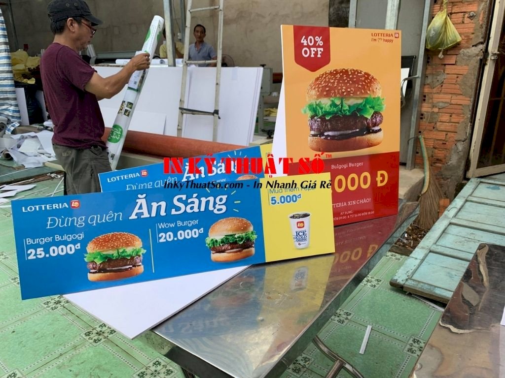 In PP cán Format làm Standee để bàn