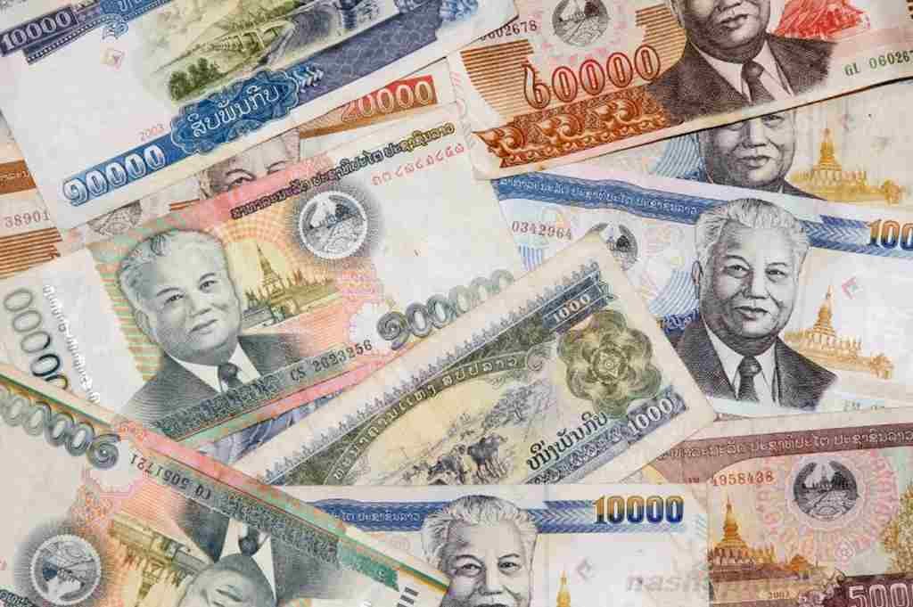Hình ảnh tiền Lào 100: Tiền Lào 100 là một tác phẩm nghệ thuật thật sự và hình ảnh của nó sẽ khiến bạn say mê ngay từ cái nhìn đầu tiên. Cùng xem qua hình ảnh của tiền Lào 100 để cảm nhận được sự độc đáo và sắc nét của nó nhé!