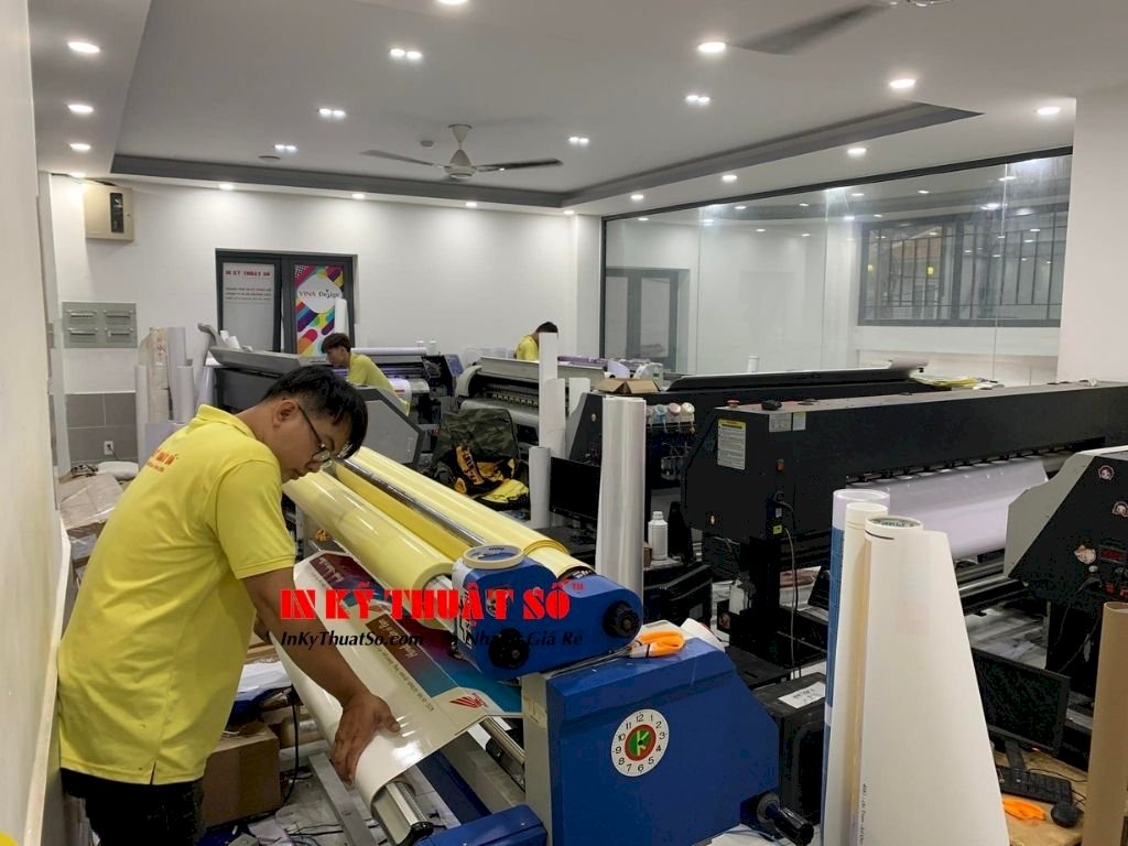 In Kỹ Thuật Số Since 2006 đưa vào vận hành Máy cán màng tự động có nhiệt độ - khổ lớn