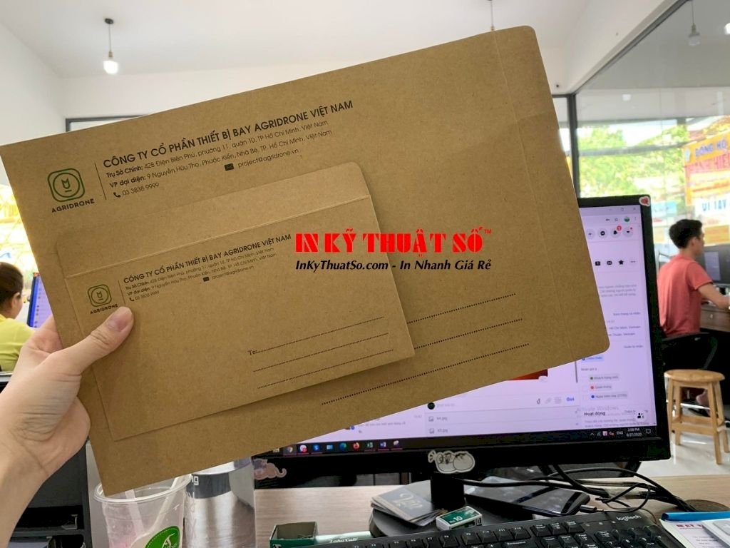 Mẫu bao thư phong cách vintage với giấy Kraft