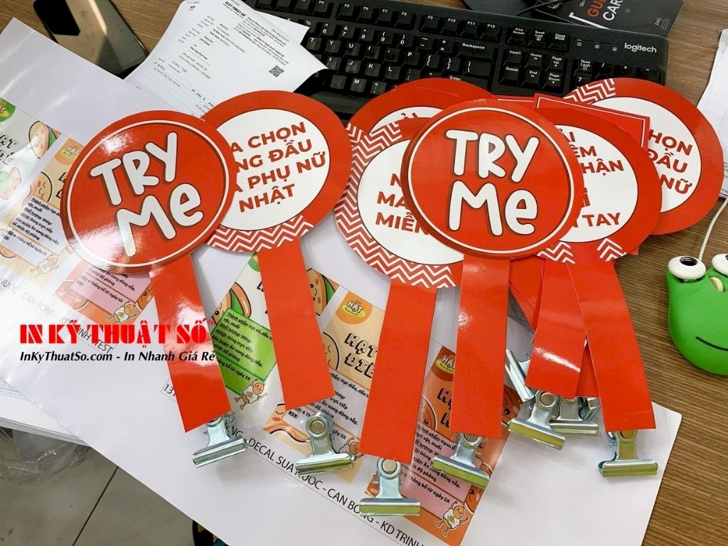 In wobbler bọc nhựa nhiều màu tạo ấn tượng và thu hút khách hàng