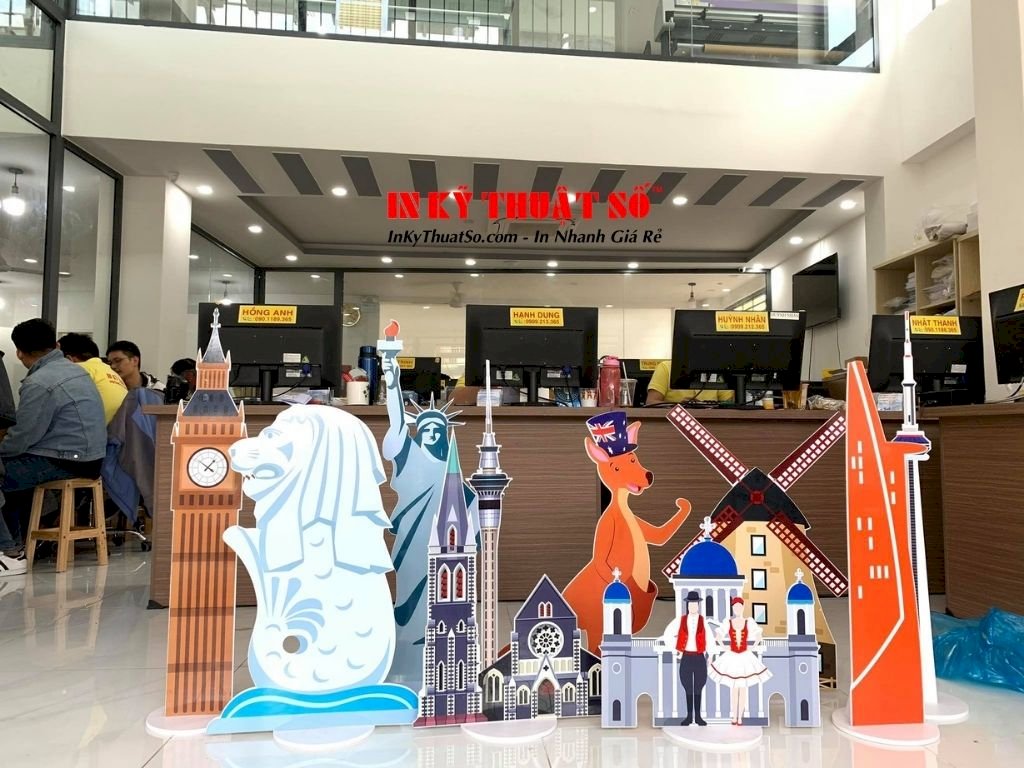 In Standee mô hình chân sắt tại In Kỹ Thuật Số Since 2006