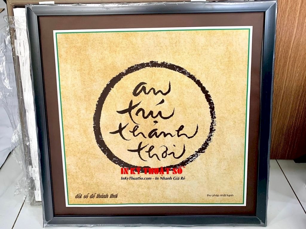 In tranh khổ lớn trang trí phòng khách với chất liệu canvas