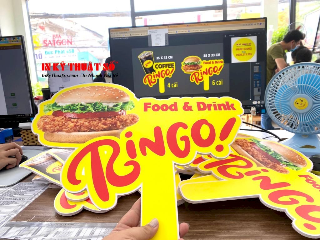 In hashtag giá rẻ, số lượng ít, in lẻ bảng cầm tay check in TPHCM