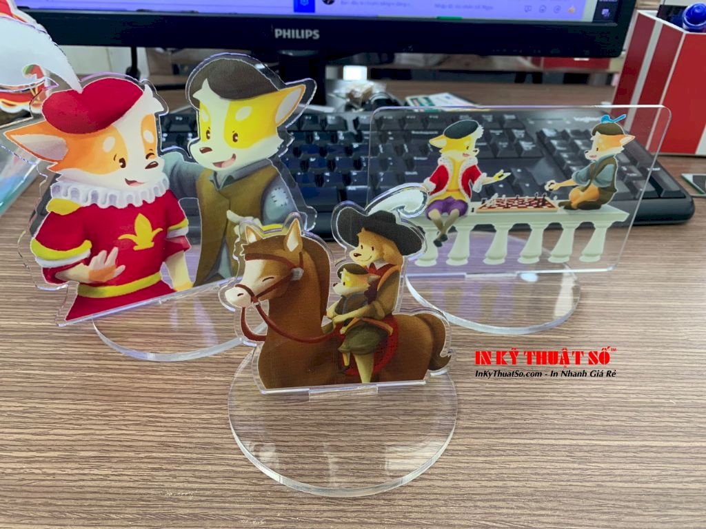 In standee mica theo yêu cầu TPHCM