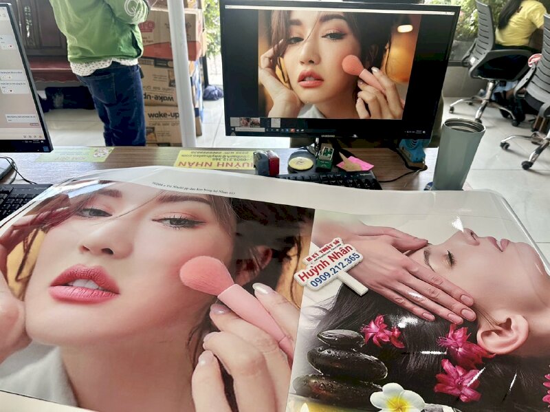 In trang trí shop mỹ phẩm