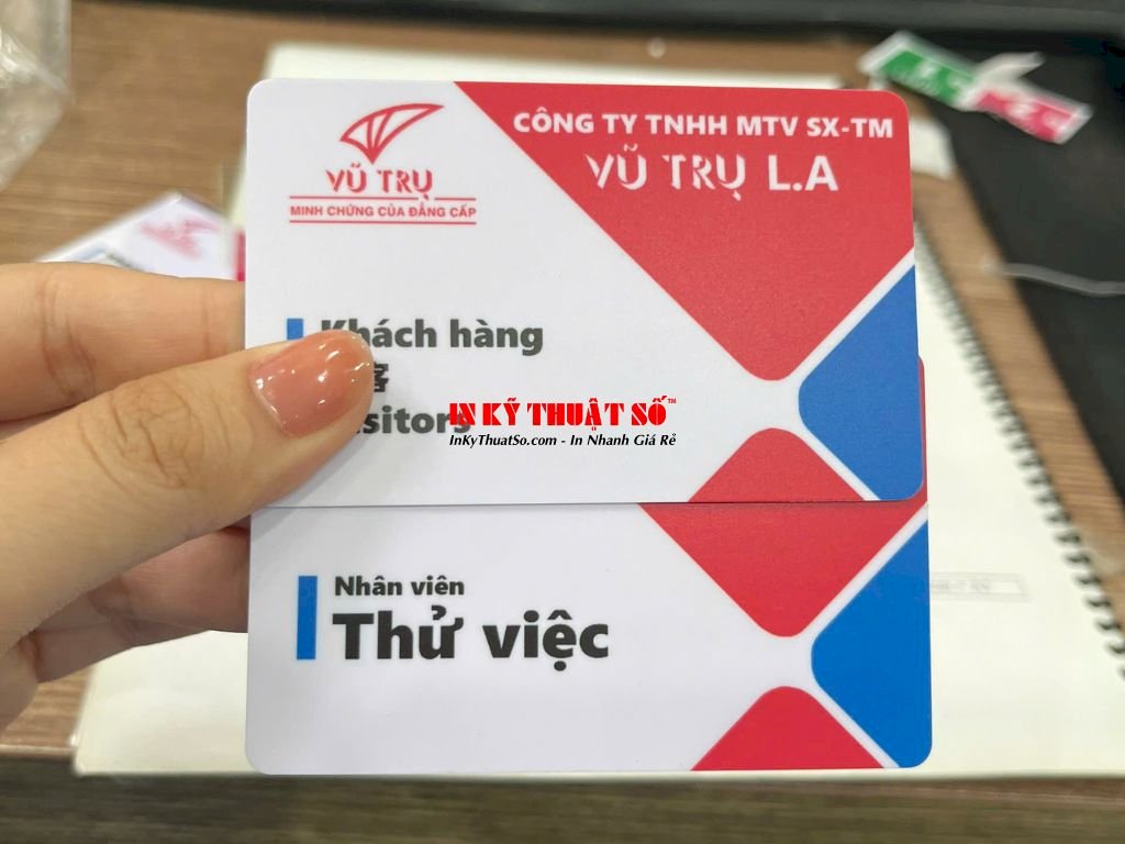 In thẻ nhựa làm thẻ ra vào