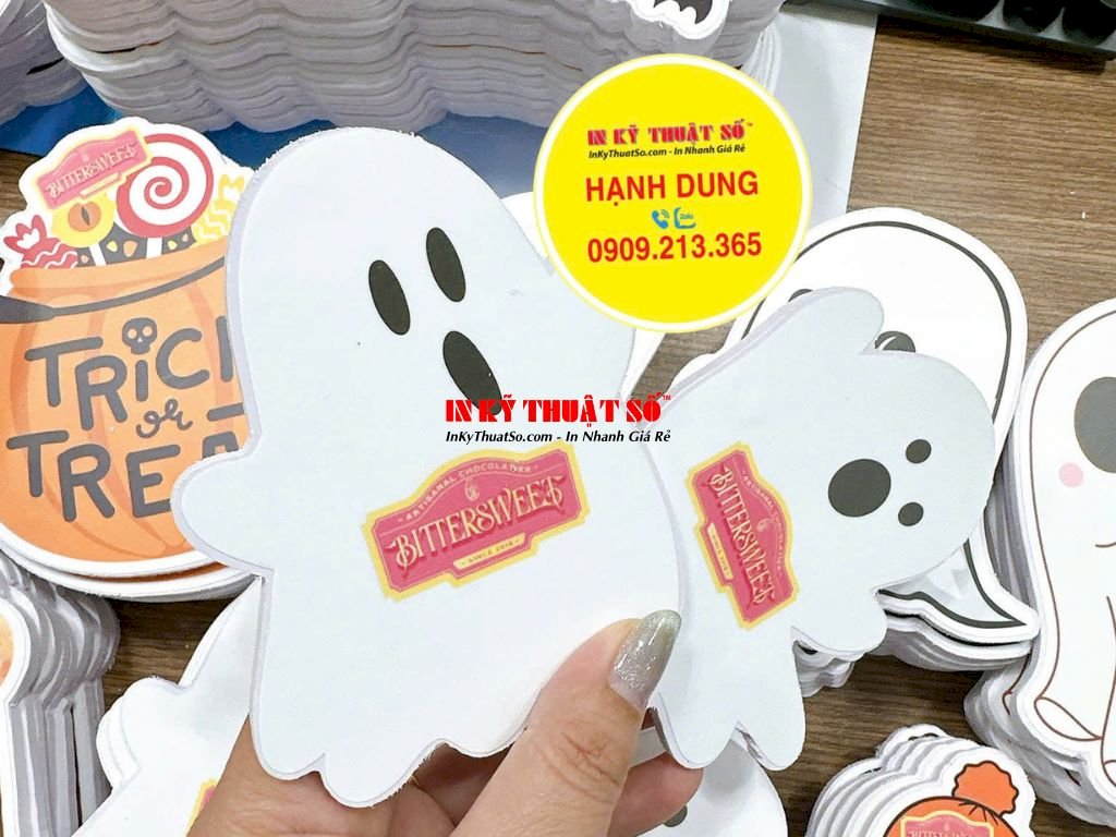 In PP cán format TPHCM làm mô hình con ma Halloween