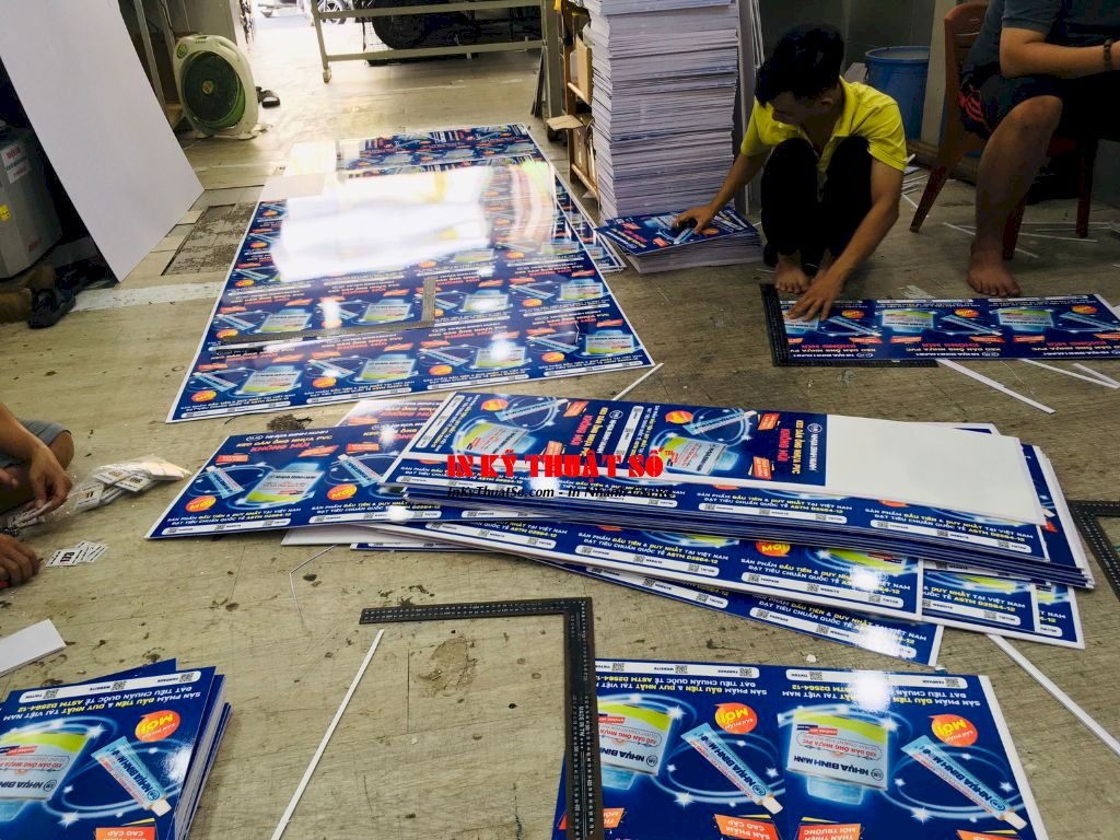 Poster trang trí cửa hàng