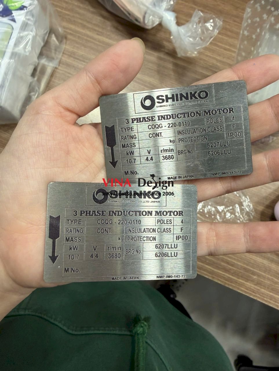 Tag Inox In tag inox bạc nhãn thông số (nameplate) dùng cho động cơ điện không ...
