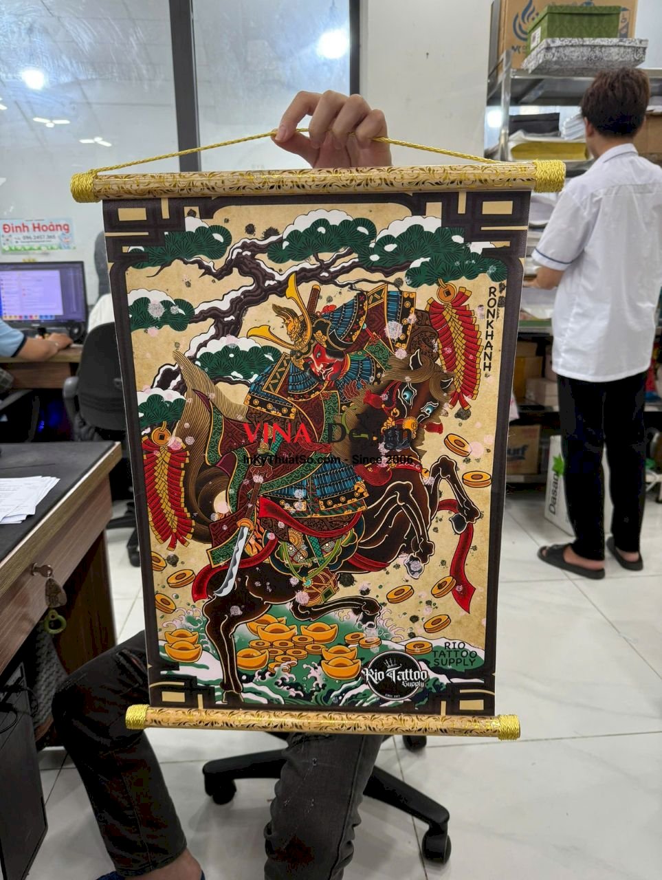 In tranh Canvas nẹp gỗ treo tường hình xăm Samurai Nhật cổ Tattoo làm quà tặng khách cho shop vật tư - INKTS3686
