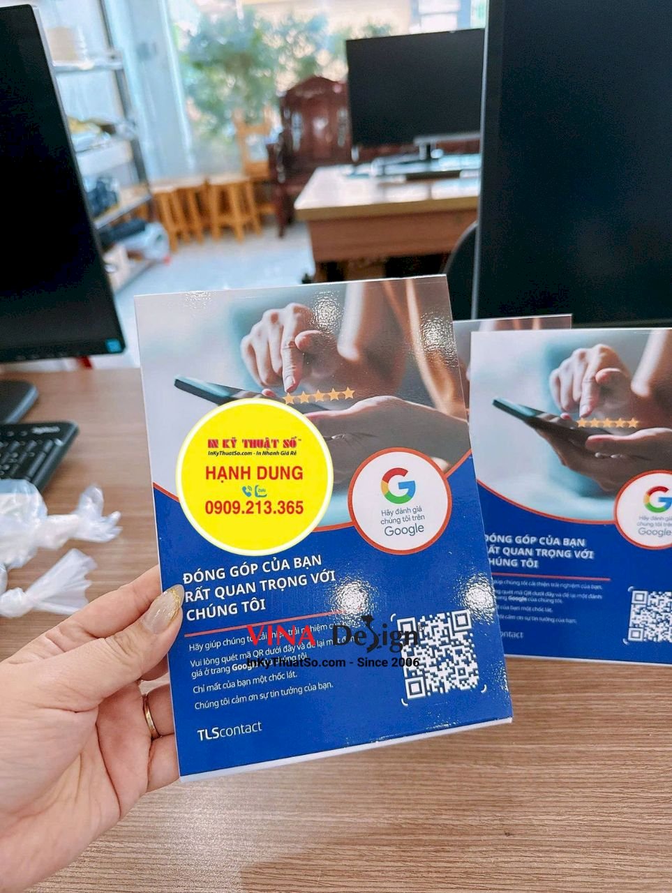 Làm standee Mica để bàn có mã QRcode đánh giá Google Map,  in Decal sữa khổ A5 dán lên Mica chữ L - INKTS3694