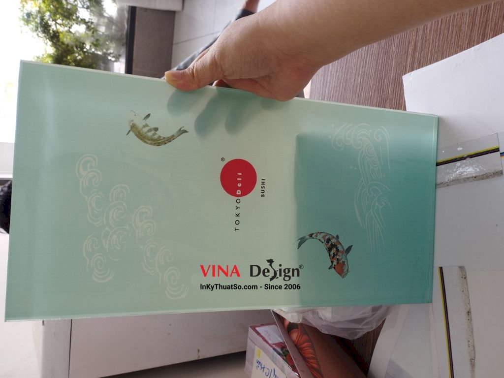 In trên kính - xưởng in UV trên kính cường lực tại TPHCM