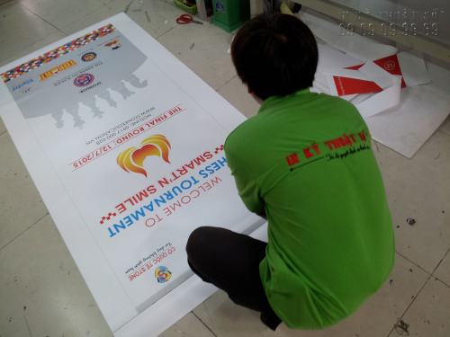 In UV PP không keo chất lượng cao dùng làm Standee lắp lên giá chữ X hoặc giá cuốn