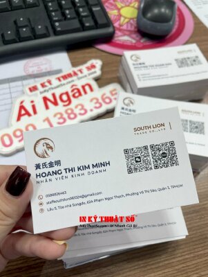 In name card nhân viên kinh doanh, trưởng phòng kinh doanh công ty thương mại quốc tế, name card có in mã QR code WeChat, Zalo - INKTS1831