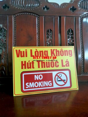 In biển No Smoking chữ A đặt bàn Vui Lòng Không Hút Thuốc Lá, standee PP bồi formex - INKTS2005