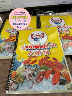 In menu quán hải sản, menu tiếng Trung, menu giấy ép plastic đóng gáy lò xo nhựa đen - INKTS2074