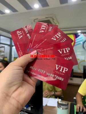 In thẻ thành viên VIP Hội liên hiệp thương mại, thẻ nhựa chuẩn ngân hàng, ép nhũ, dập nổi đánh số nhảy - INKTS916
