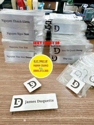 In bảng tên nhân viên & huy hiệu logo công ty in UV inox xước gắn nam châm cài áo - INKTS1163