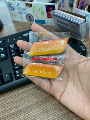 In bảng tên nhân viên nhựa đổ keo gắn nam châm cài áo - INKTS291