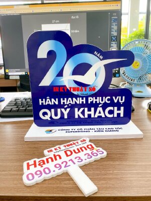 In PP Standee nhỏ để bàn kỷ niệm 20 năm thành lập công ty - INKTS670