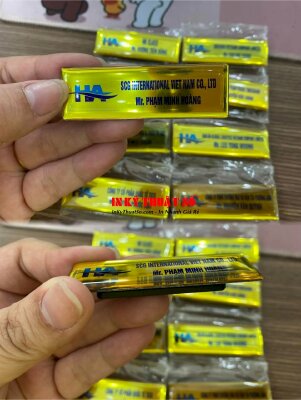 Làm biển tên nhựa đổ keo gắn nam châm chức danh nhân viên công ty - INKTS1179