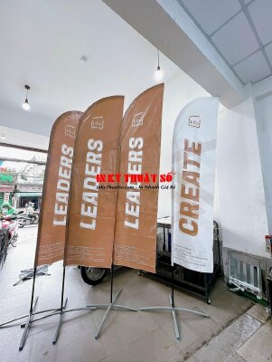 In cờ cánh buồm logo công ty đào tạo kỹ năng, in vải silk cờ phướn lưỡi liềm - INKTS1183