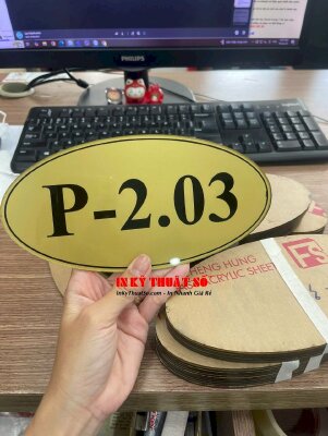 Làm bảng Mica số phòng khách sạn, in Decal nhũ vàng ngược dán lên Mica trong 3li - INKTS3339