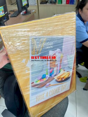 In khung tranh Canvas trang trí tiệm bánh chuẩn vị Âu nguyên bản, khung viền vàng - INKTS3375