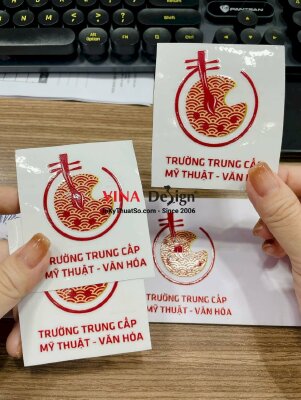 In logo trường trung cấp dán hộp quà tặng, in UV DTF số lượng ít - INKTS3454