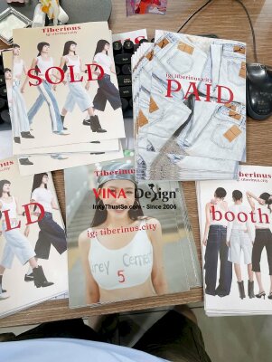 In Poster Decal sữa dán tường kính shop thời trang - INKTS3491