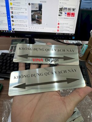 In bảng chỉ dẫn Không Dựng Quá Vạch Này, biển inox bóng khắc laser - INKTS3544