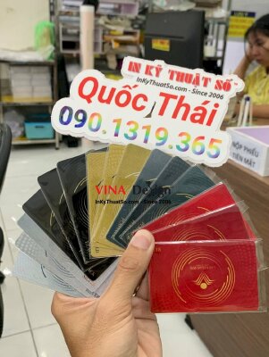 In thẻ nhựa phủ nhủ ép bóng làm thẻ nhân viên, chấm công - INKTS436