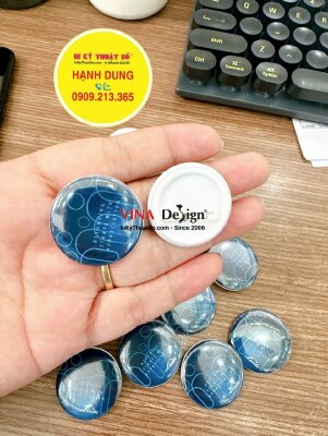 In huy hiệu đeo áo tròn đường kính 3cm, ghim cài áo mặt sau - INKTS2384