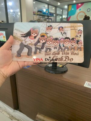 In ảnh Mica giá rẻ, ảnh nhóm Decal trong in ngược cán Decal sữa, cán lên Mica 5li bo góc - INKTS3761