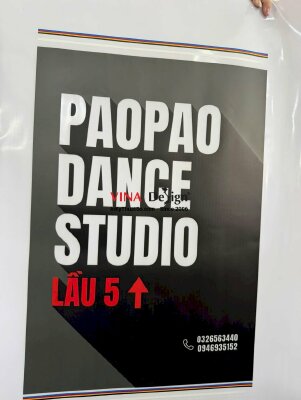 In bạt không gân UV chừa biên, biển bạt hướng dẫn lối đi lên Dance Studio - INKTS3771