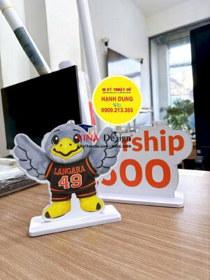 In standee để bàn mô hình linh vật trường College tại Canada thông tin về học bổng Scholarship -  INKTS3743