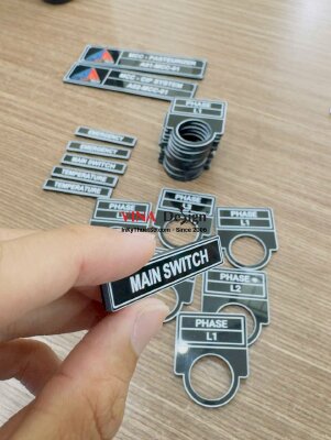 In thẻ Mica mỏng 2li in UV phẳng mực trắng, name tag linh kiện máy móc thiết bị - INKTS3749