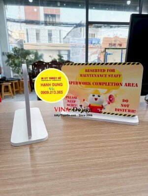 Mô hình Standee để bàn Formex thông báo khu vực dành riêng cho nhân viên, vui lòng không làm phiền - INKTS3804