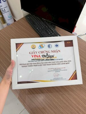 In giấy chứng nhận tham gia Hội thảo Khoa học cho sinh viên trường đại học, đóng khung viền gỗ màu trắng lồng kính - INKTS3823