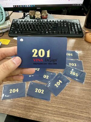 In thẻ chìa khóa khách sạn, in 2 mặt ép mờ, đánh số nhảy, đục lỗ tròn - INKTS761