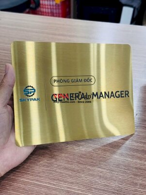 Làm bảng tên phòng giám đốc general manager có logo công ty, in UV phẳng inox xước vàng - INKTS3837