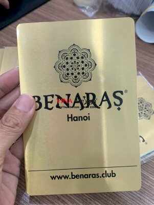 In thẻ nhôm màu vàng gắn quyển menu bìa vải cho nhà hàng Ấn Độ, in UV màu - INKTS3933