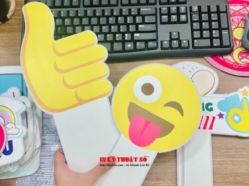 Hashtag Thumup Đồng ý, Winking Face with Tongue Emoji Mặt lè lưỡi nháy mắt - MSN124