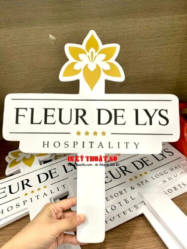Hashtag cầm tay slogan ngành dịch vụ Hospitality cho khu nghỉ dưỡng trên bờ biển Fleur de Lys  - MSN427